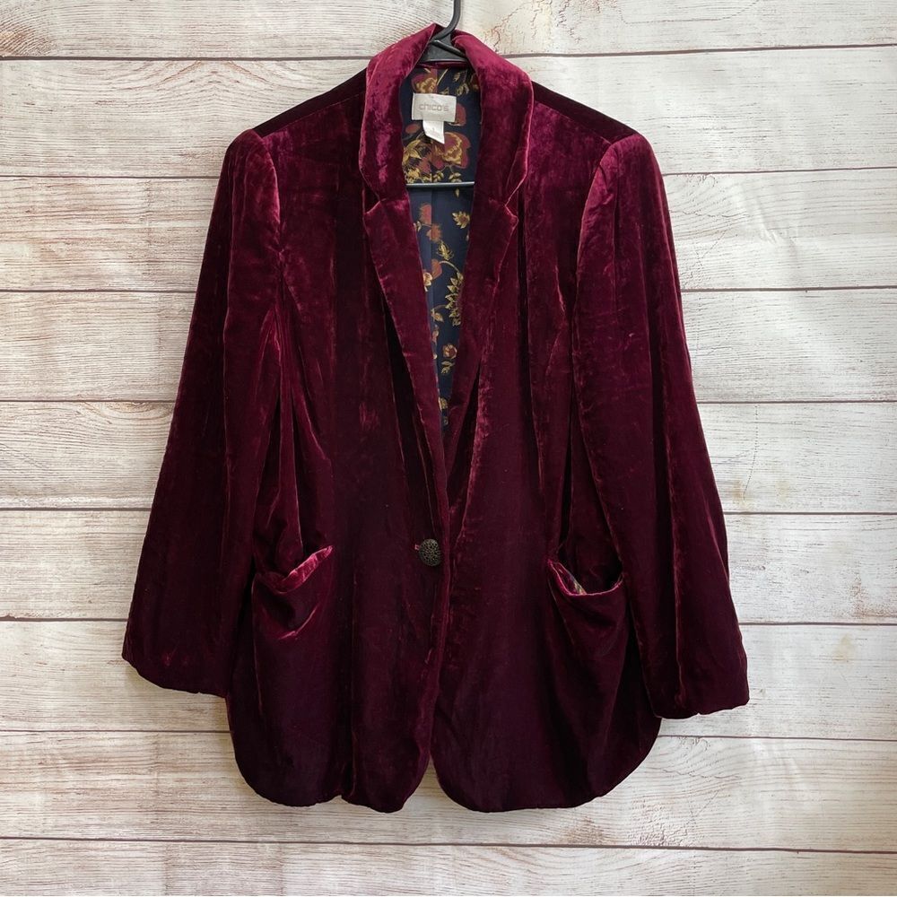 CHICOS BOYFRIEND CRUSHED VELVET BLAZER IN WINE